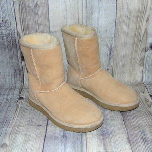 UGG Classic Short II Sand Suede/Sheepskin Boots Womens Size 7